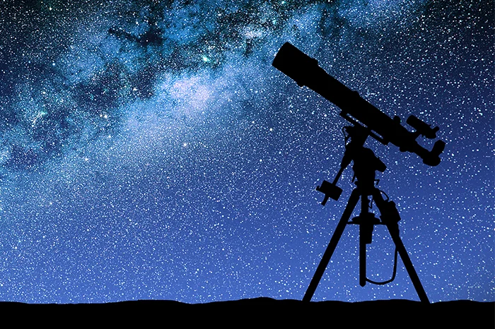 teleskop na tle gwieździstego nieba